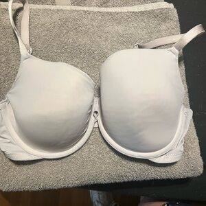 White 34DD(34E) bra